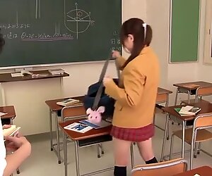 Godly japoneză adolescentă curvă Miku Airi got a huge mouth ejaculare