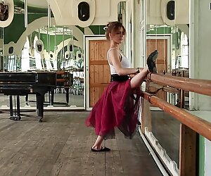 Tight shaved pussy gymnast Alla Zadornaja making ballet moves