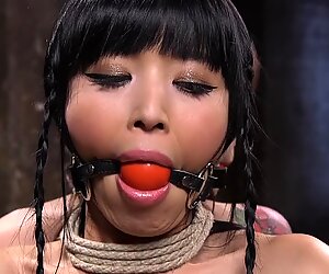 Porno bdsm kurang ajar dengan perempuan lesbian yang ketat