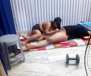 Etelä-aasialainen pakistanilainen kuuluisuus momina musteshan leaked vitun video
