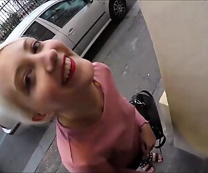 Mega offentlig suging med tsjekkisk pornostjerne offentlig nakenhet