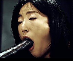 Sexy japonki laska w pełni zerżnięta i ospermiona przez potwory kosmici