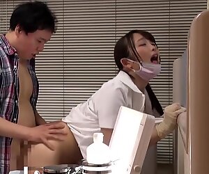 Japanischer Zahnarzt, riskanter Sex bei der Arbeit mit Nao Kiritani