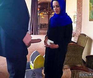 Femme mûre arabe mère cette nymphe vient se coucher.