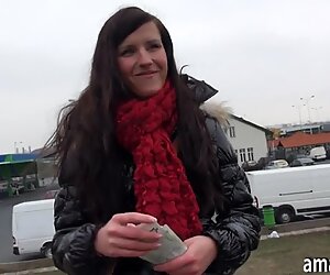 Amateur brunette tsjechische meisje geneukt en squirt voor geld