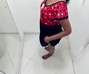 Fiton sri lankisch neues Sex-Baby passendes Nachtkleid im Kleiderzimmer