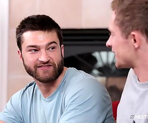 Abel Archer si fa piacere il pene dal suo amico gay Markie More